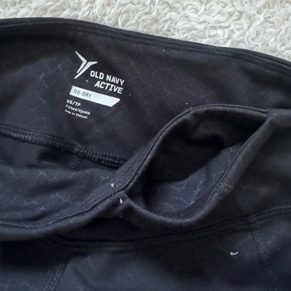 Black Old Navy Leggings with pockets - Picture 4 of 4